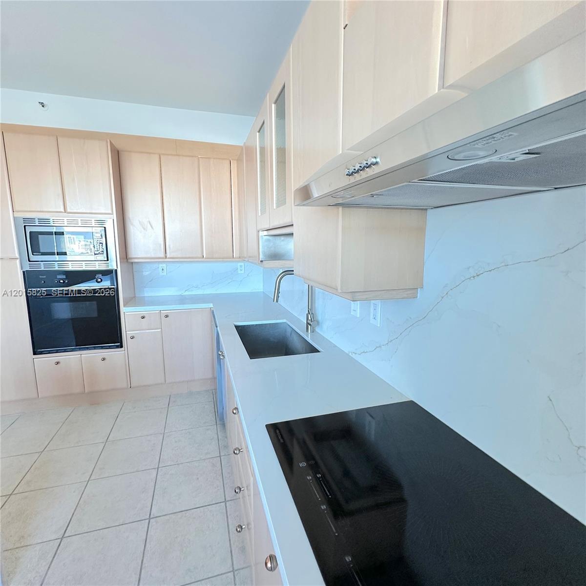 300 S Pointe Dr #704, Miami Beach FL 33139