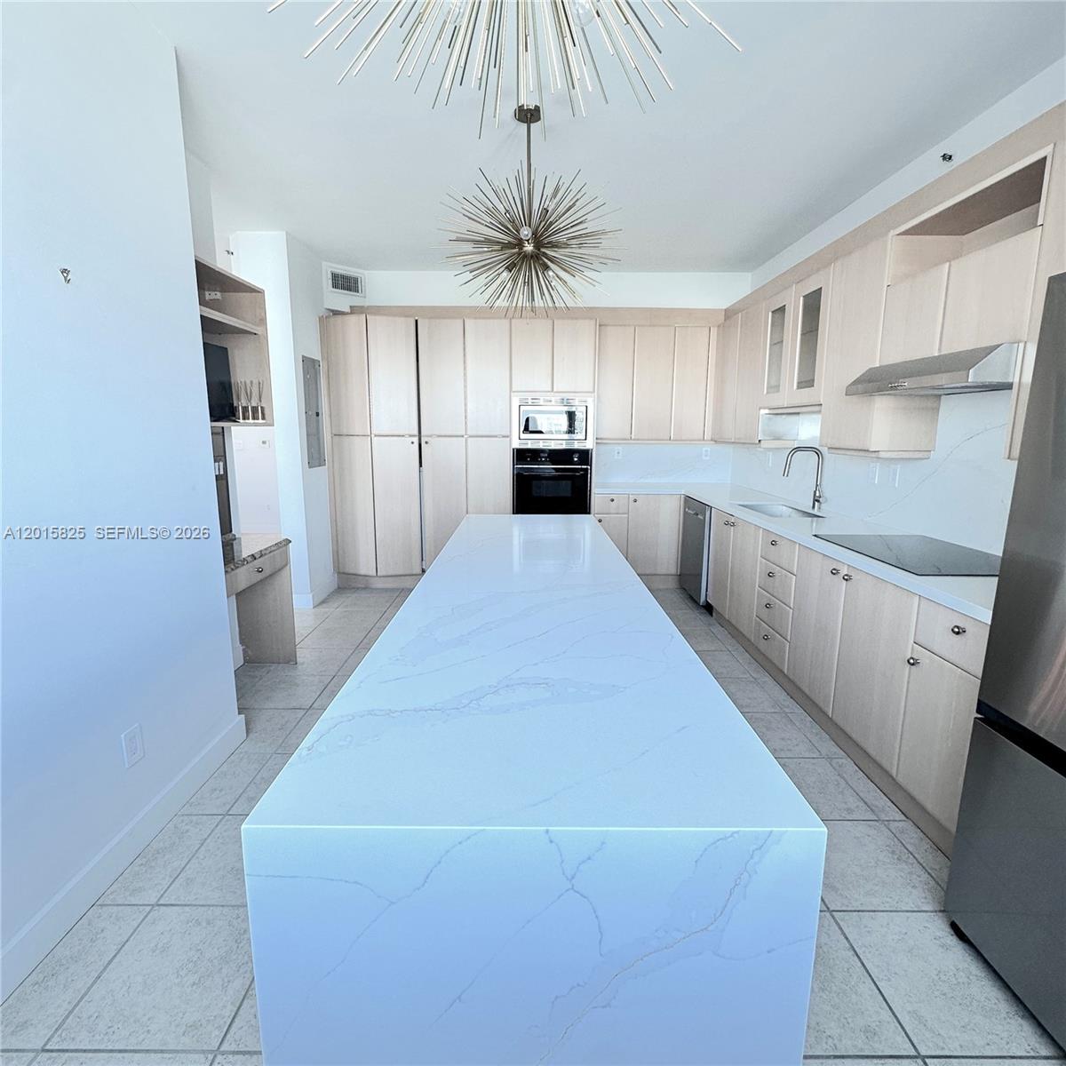300 S Pointe Dr #704, Miami Beach FL 33139