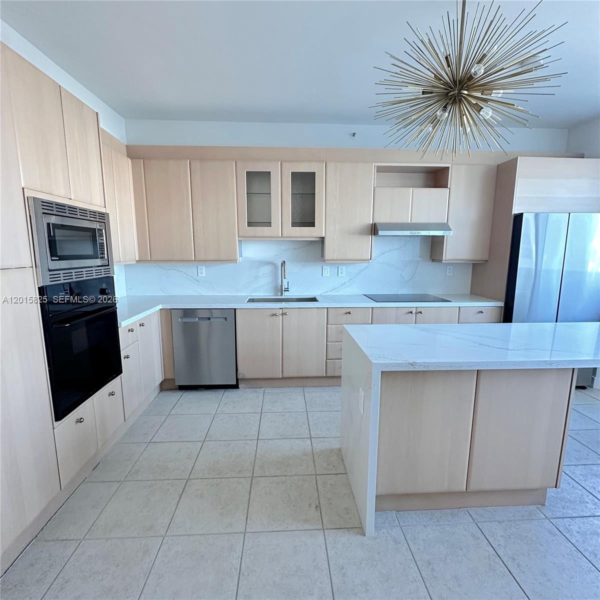 300 S Pointe Dr #704, Miami Beach FL 33139