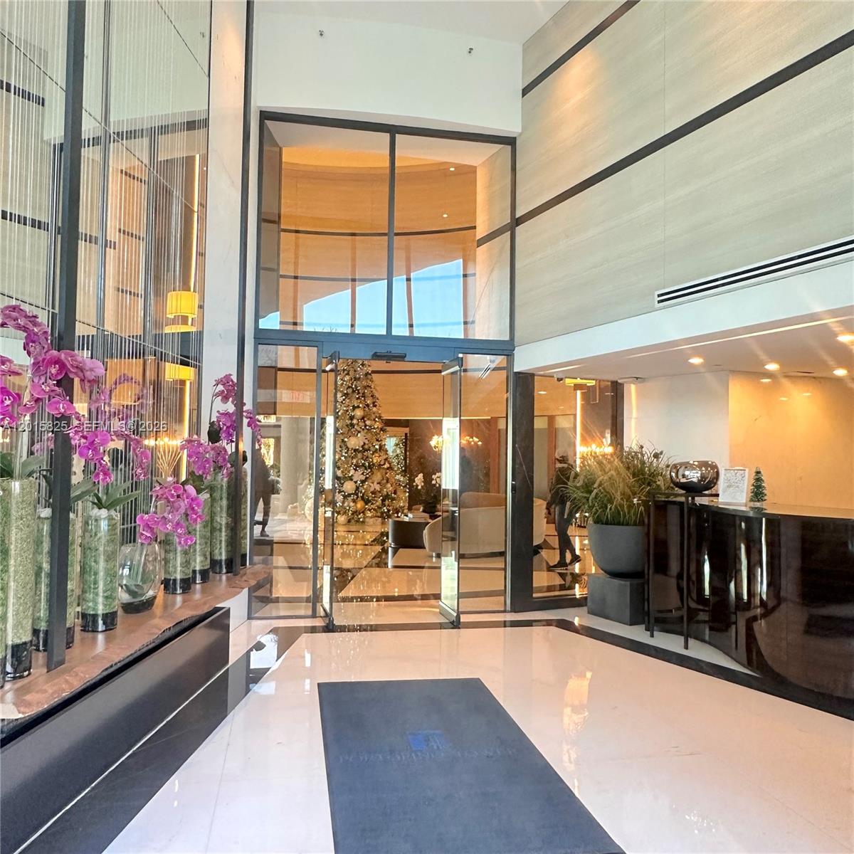 300 S Pointe Dr #704, Miami Beach FL 33139