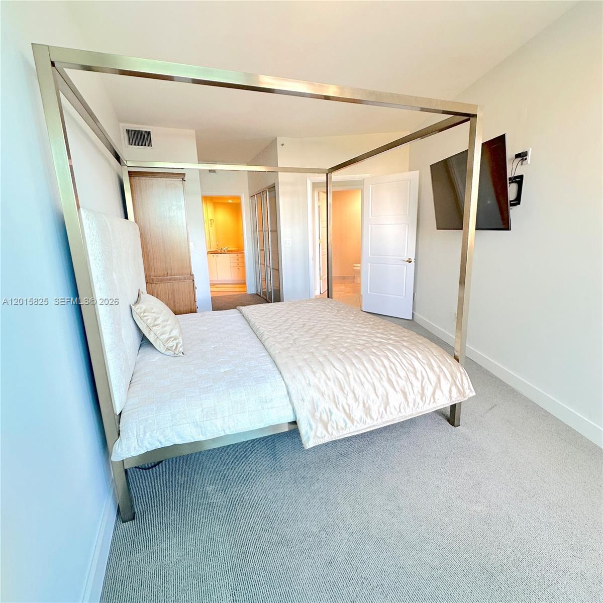 300 S Pointe Dr #704, Miami Beach FL 33139