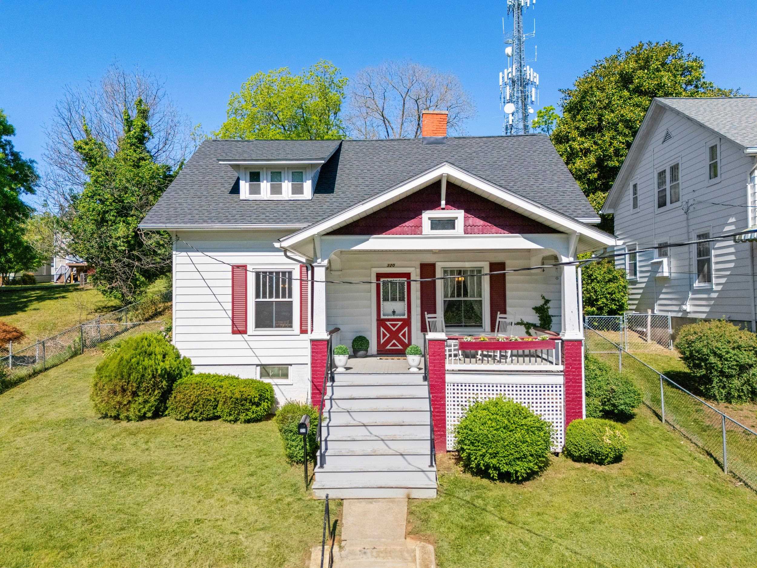 320 INSTITUTE ST, Staunton, VA 24401