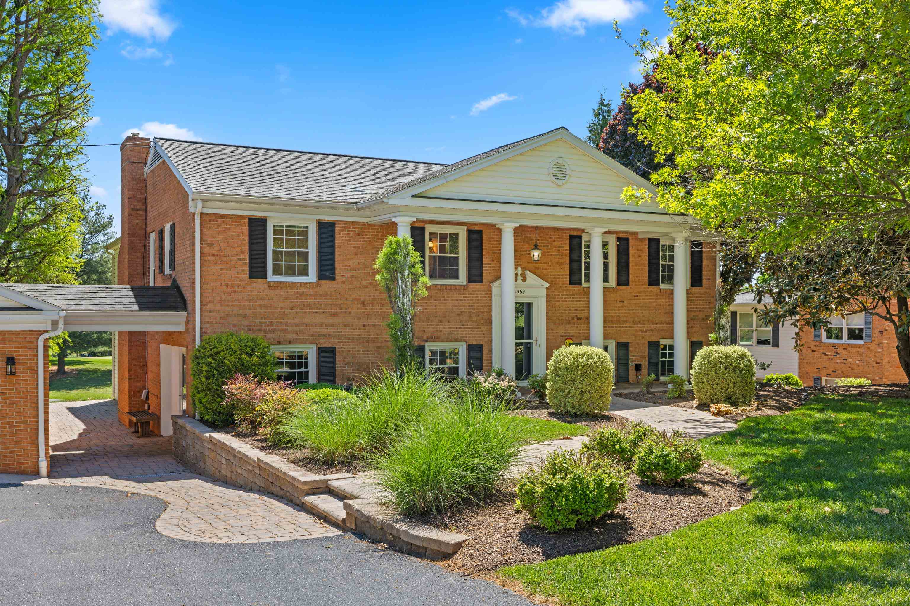 1569 MASSANETTA SPRINGS RD exterior