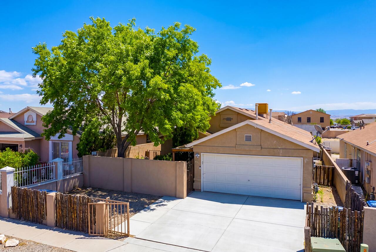 1932 Desert Breeze Drive SW, Albuquerque