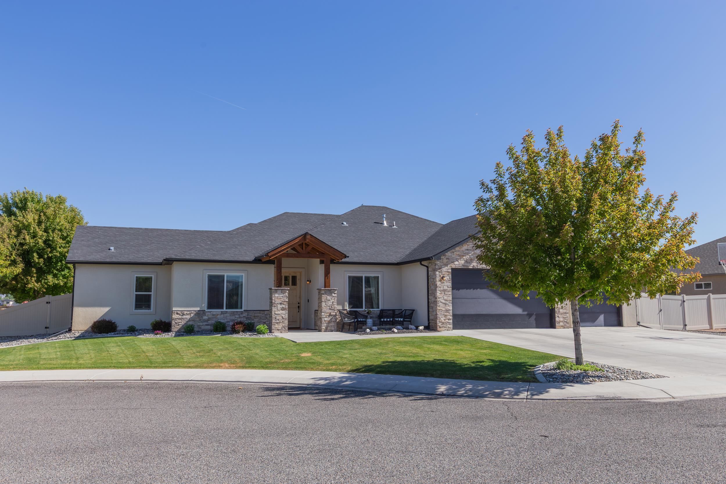 1527 Elmont Court