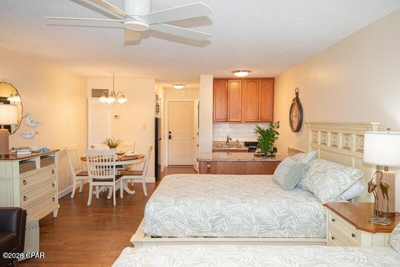 Image 32 For 8817 Thomas Drive A110