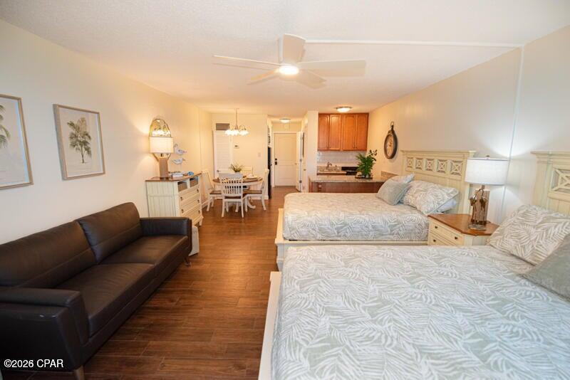 Image 33 For 8817 Thomas Drive A110