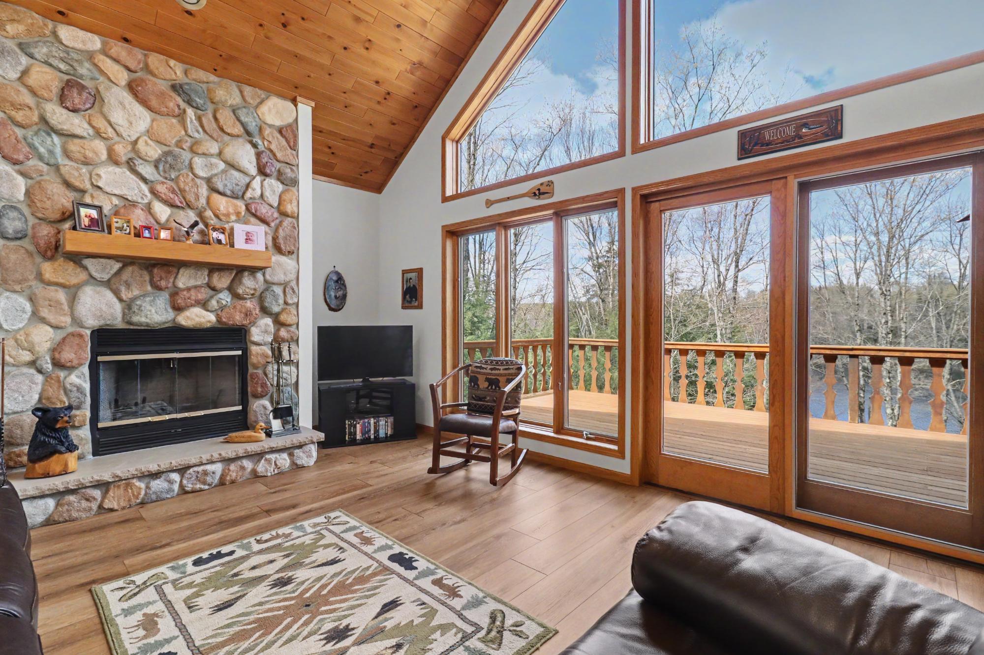 Spectacle Lake Property 1064 Nicolet Shores Ln Photo 7