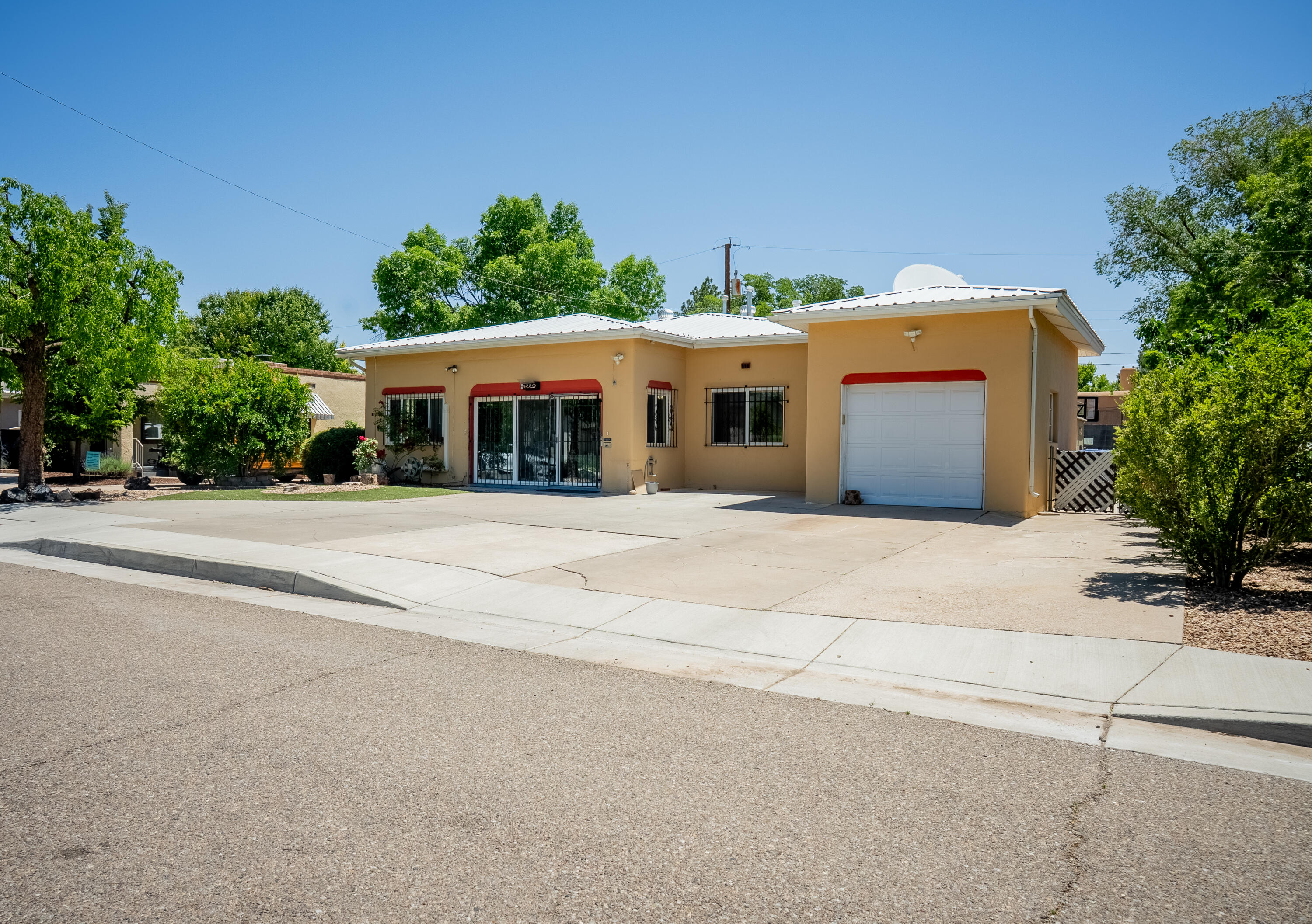 Homes for sale in Albuquerque, NM | 4220 Courtney Ave Ne, Albuquerque, NM 87108 | MLS# 1103484