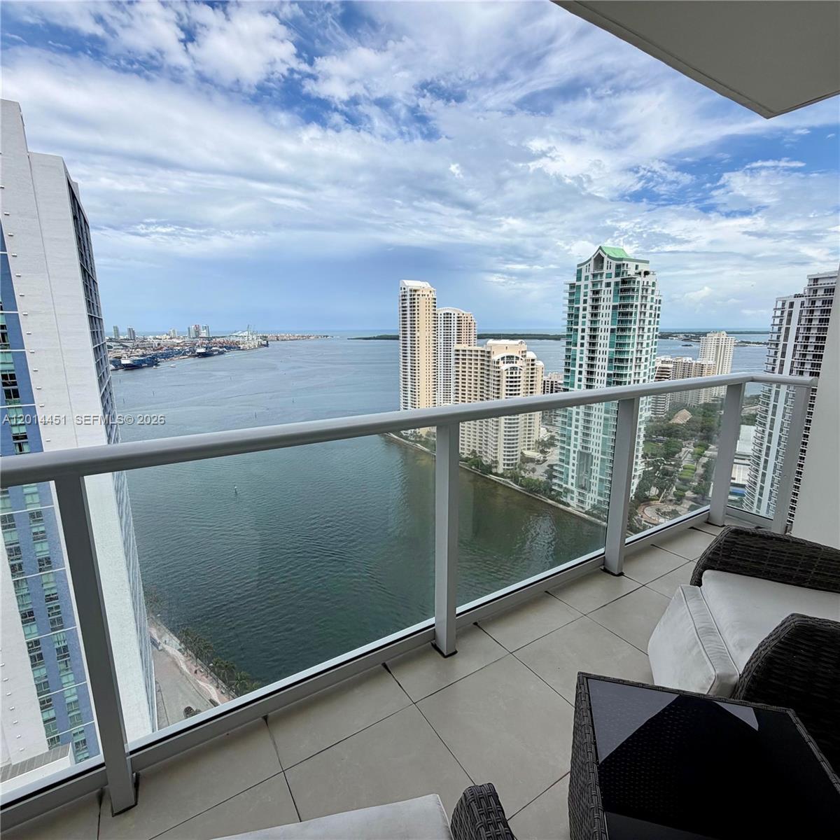 Met 1 Condo