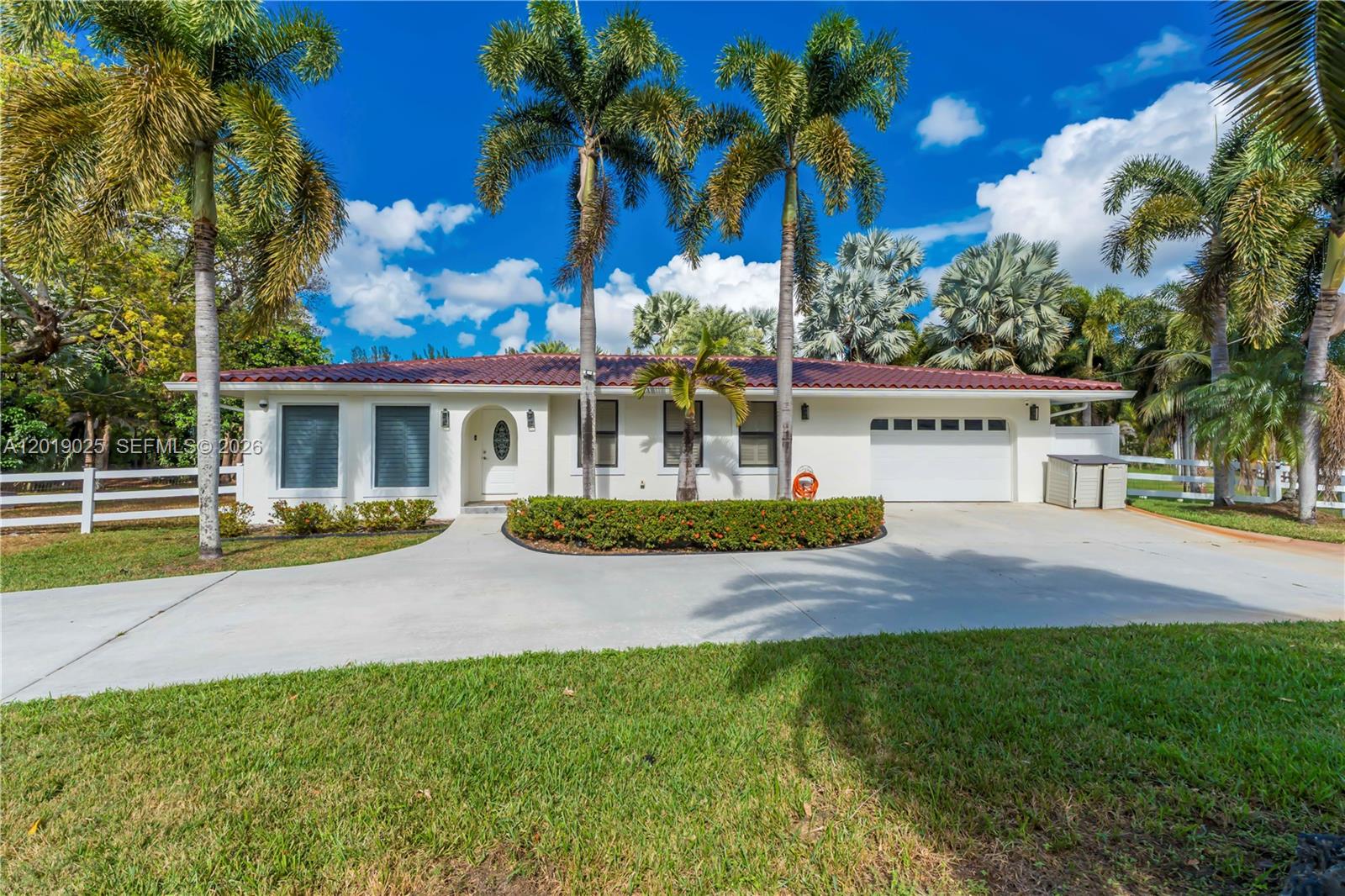 Homes for sale in Southwest Ranches, FL | 18201 Sw 70Th Pl, Southwest Ranches, FL 33331 | MLS# A12019025