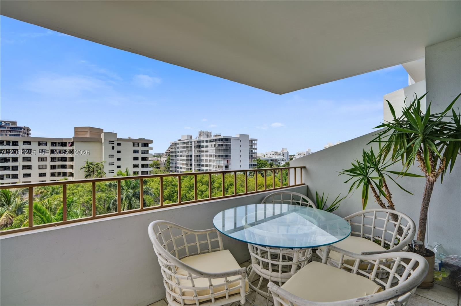 Commodore Club West Condo