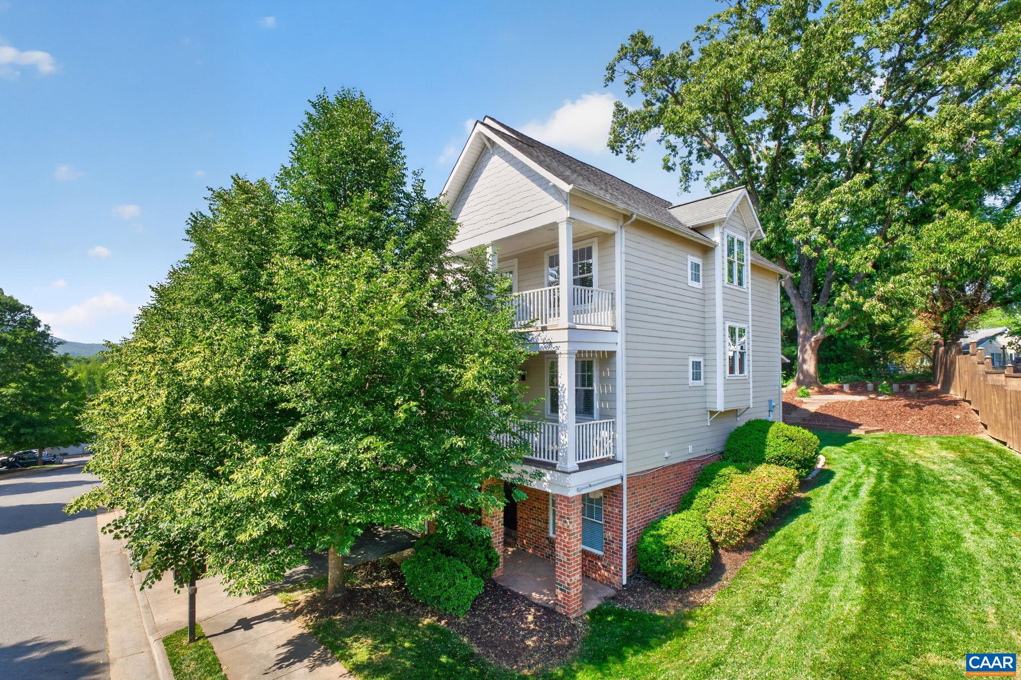 217 BROOKWOOD DR, Charlottesville, VA 22902