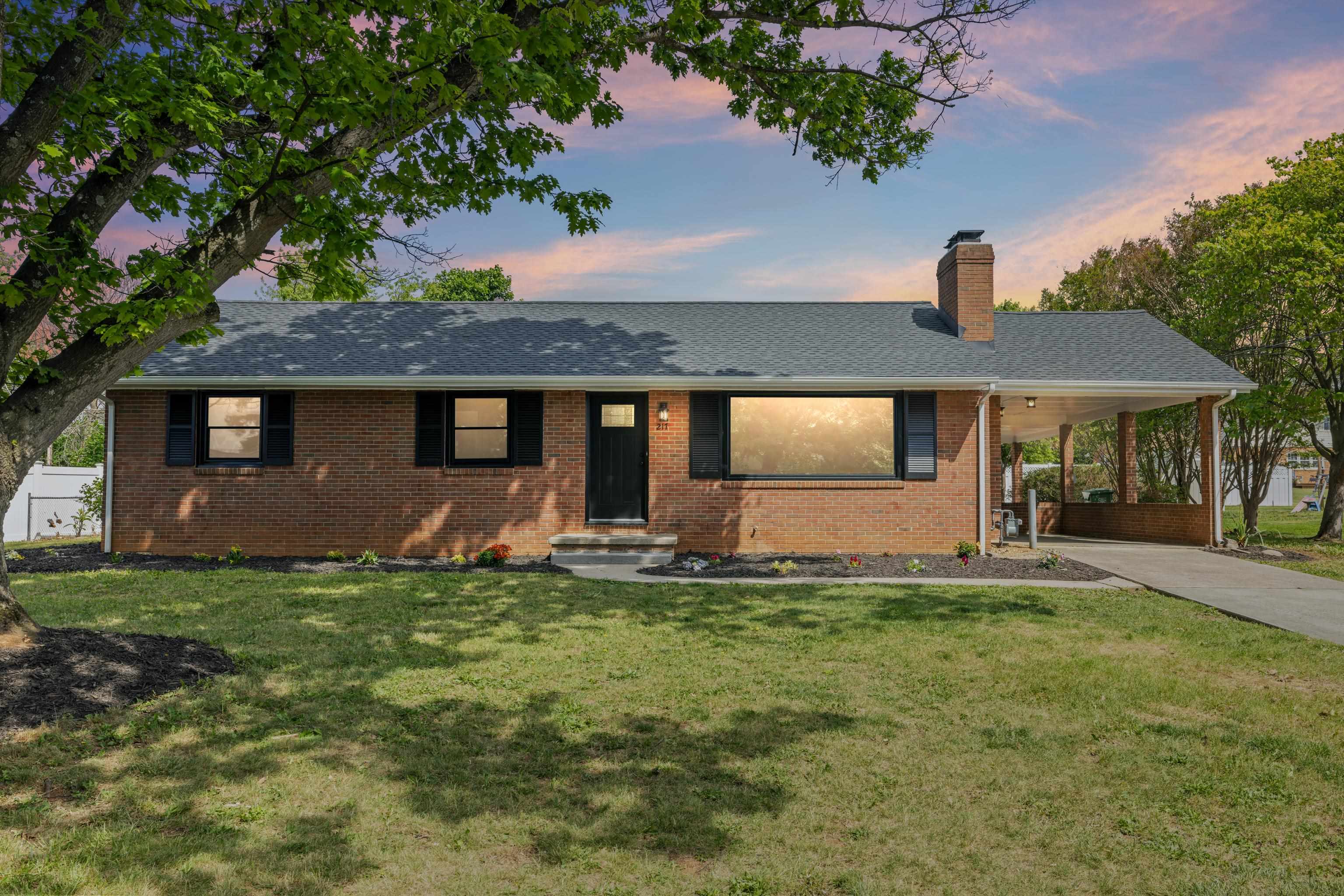 217 STONEWALL DR exterior
