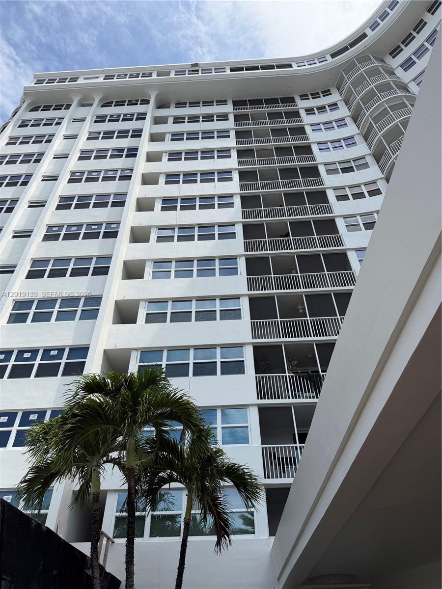 Lake Point Tower Condomin