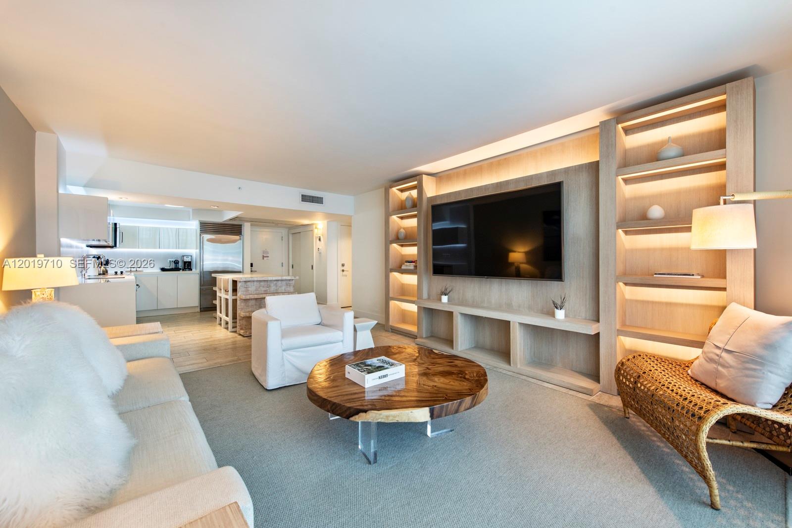 1 Hotel & Homes