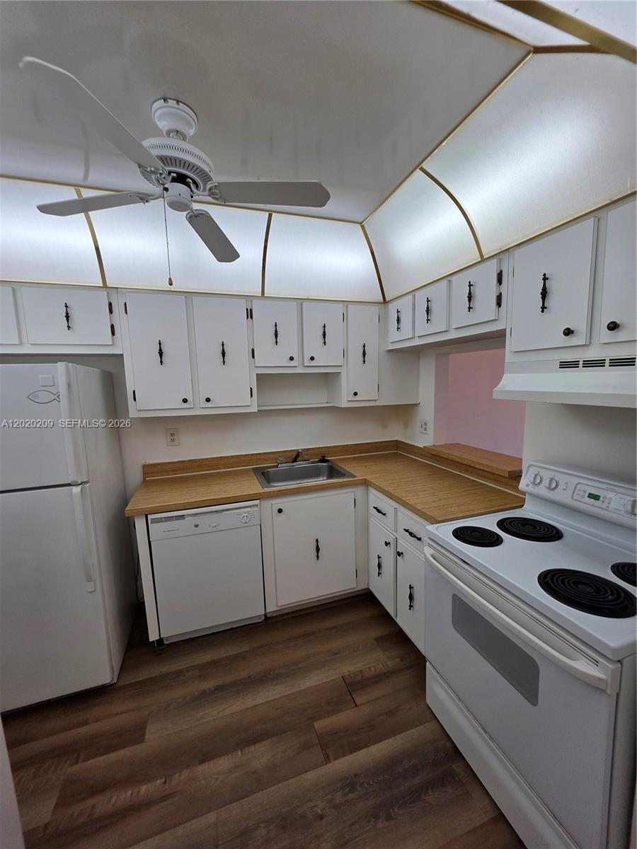 Heritage Circle Condo