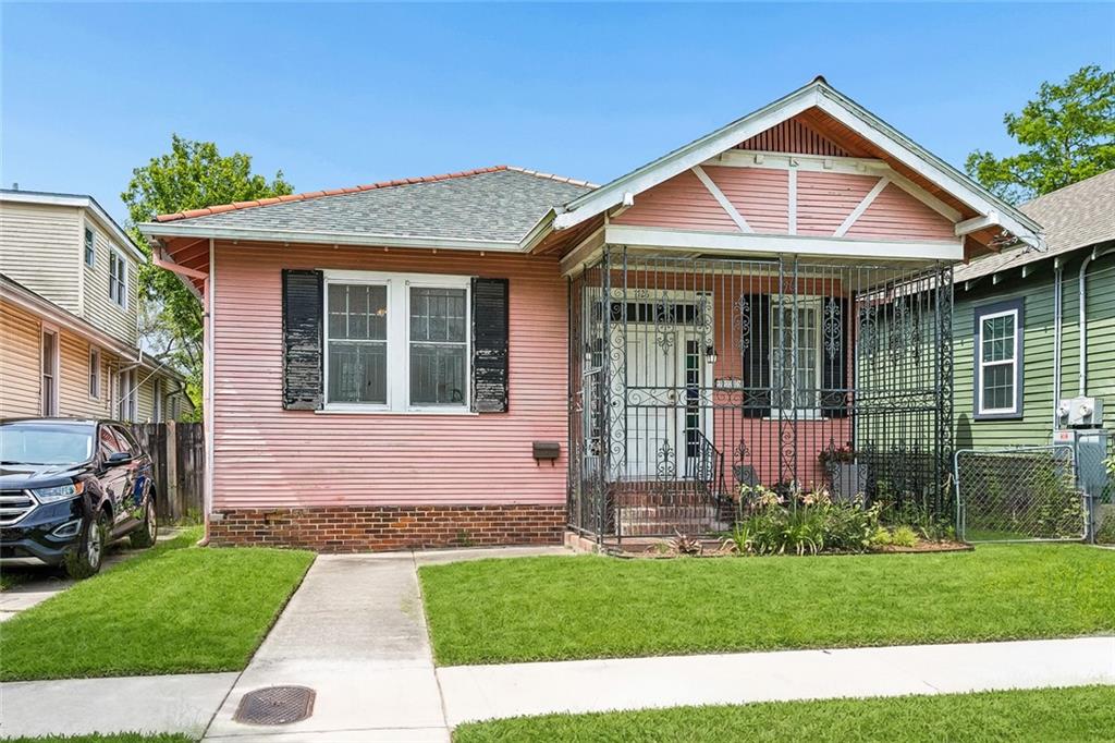 Homes for sale in New Orleans, LA | 7726 Spruce St, New Orleans, LA 70118 | MLS# 2557886