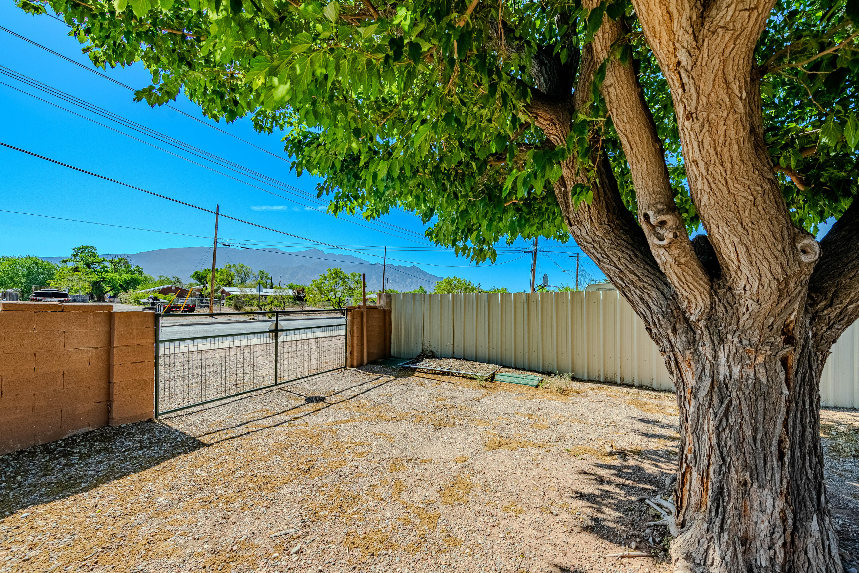 Photo 11 — 548 Coronado Drive