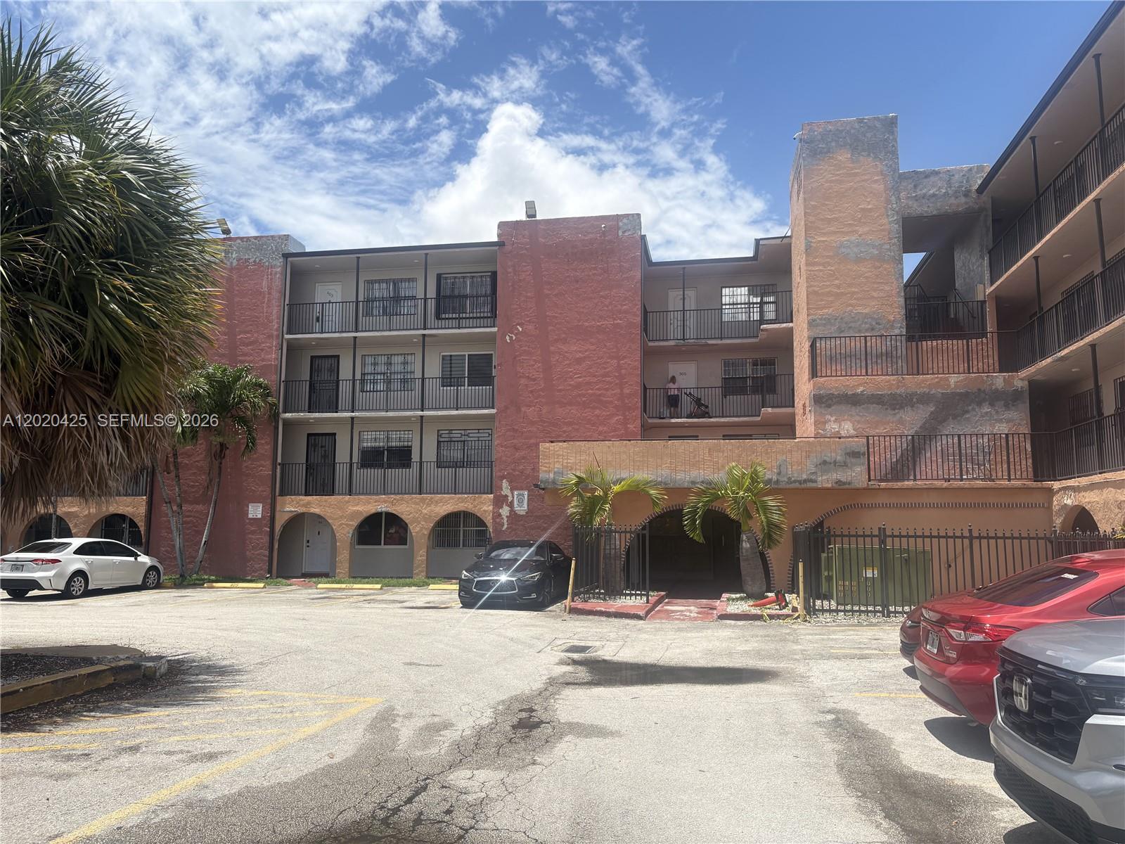Westland Manors East Cond