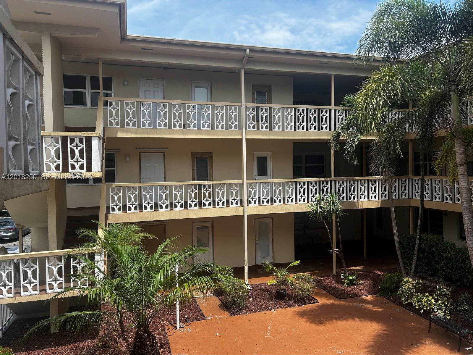Hampton Court Condo