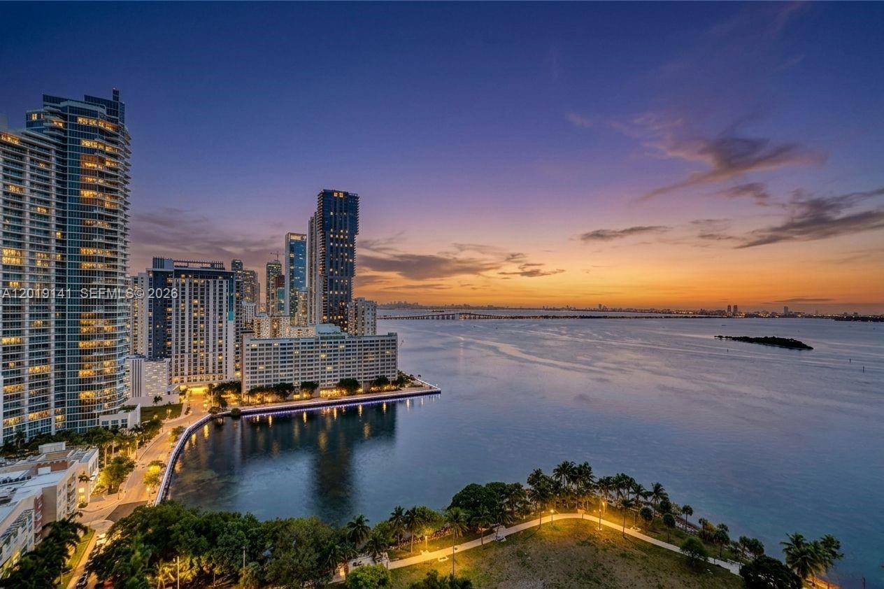 Quantum On The Bay Condo