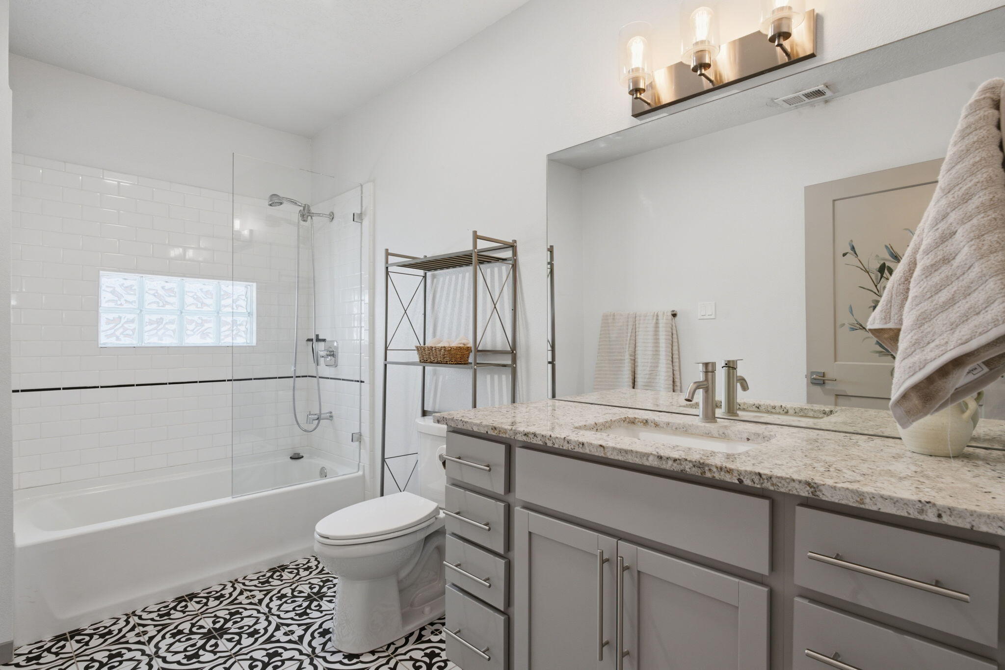 Photo 4 of Single family home for sale at 824 Arno St SE, Albuquerque, NM 87102 | MLS# 1103801 | Listing updated on 2026-09-08