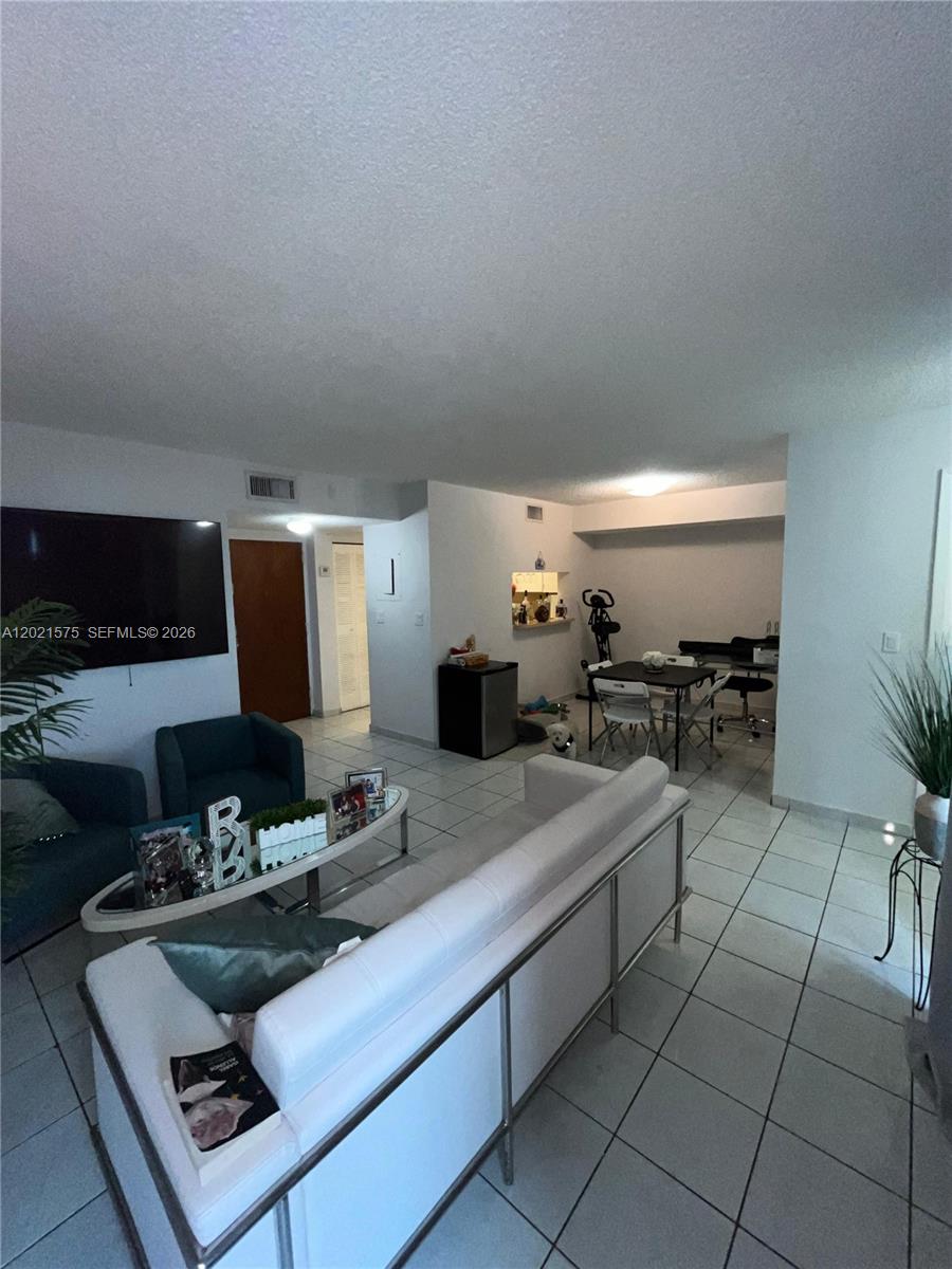 Homes for sale in Miami, FL | 2075 122nd Ave, Miami, FL 33175 | Houzeo
