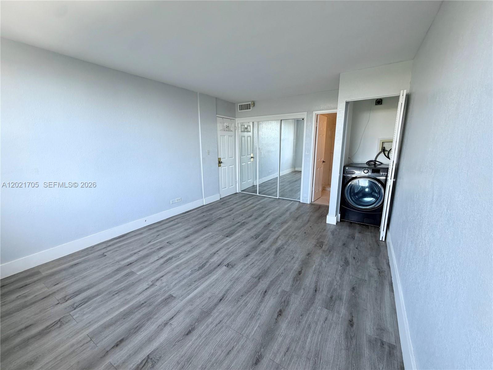 White House Condo