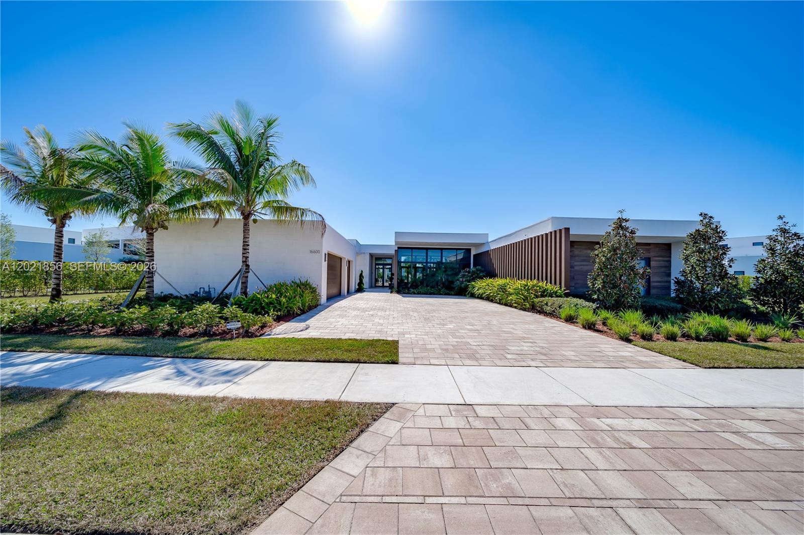 Weston Estates. Botaniko