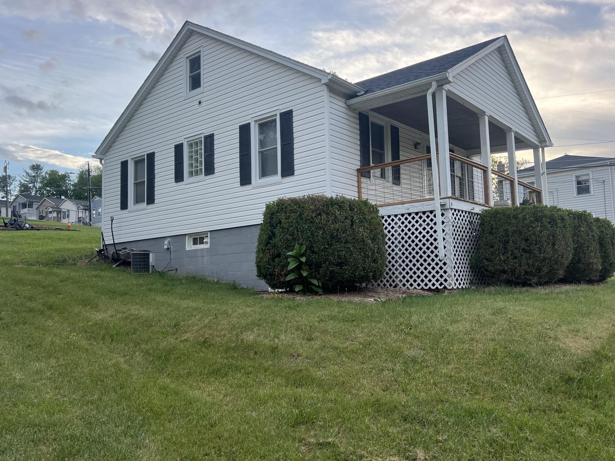 2016 POPLAR ST, Staunton, VA 24401