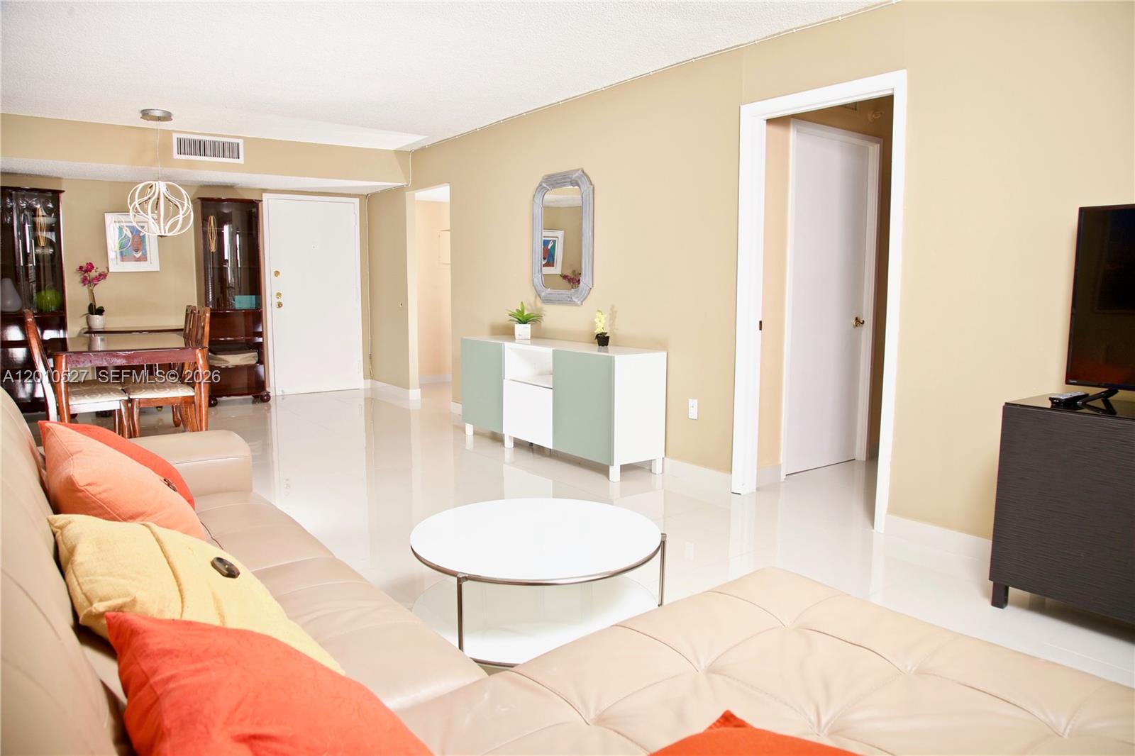 Winston Towers 600 Condo