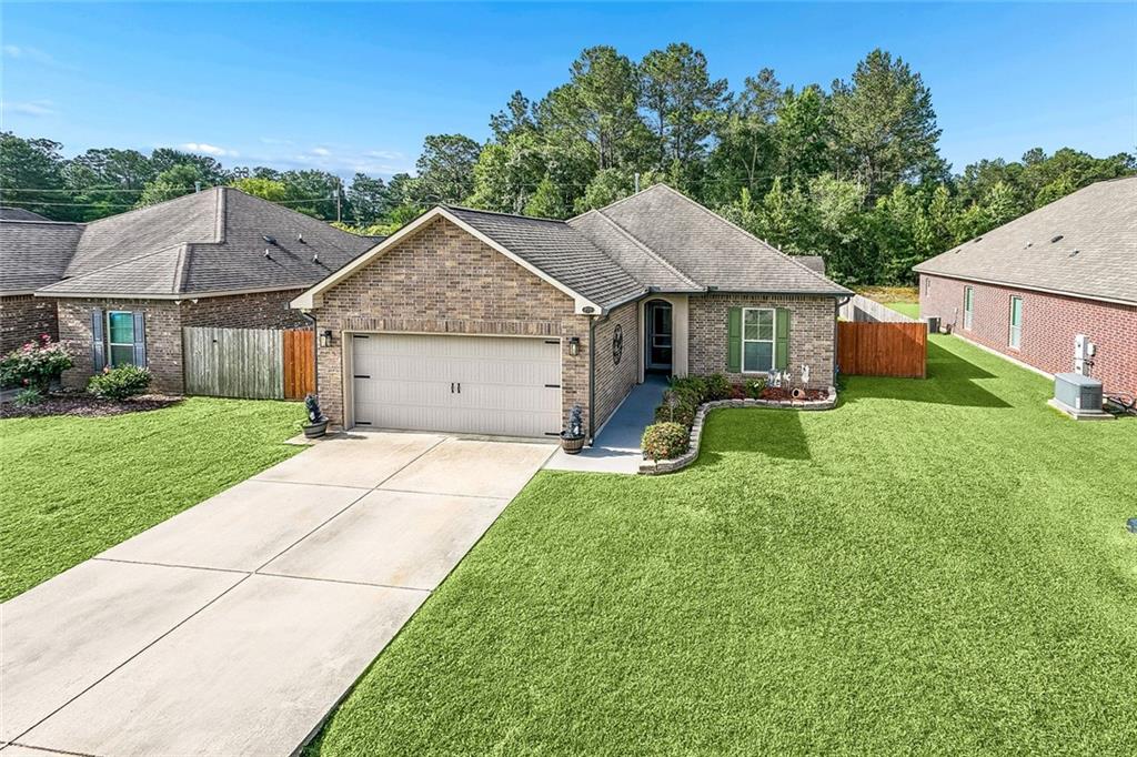 Homes for sale in Covington, LA | 712 Branch Crossing Dr, Covington, LA 70435 | MLS# 2558592