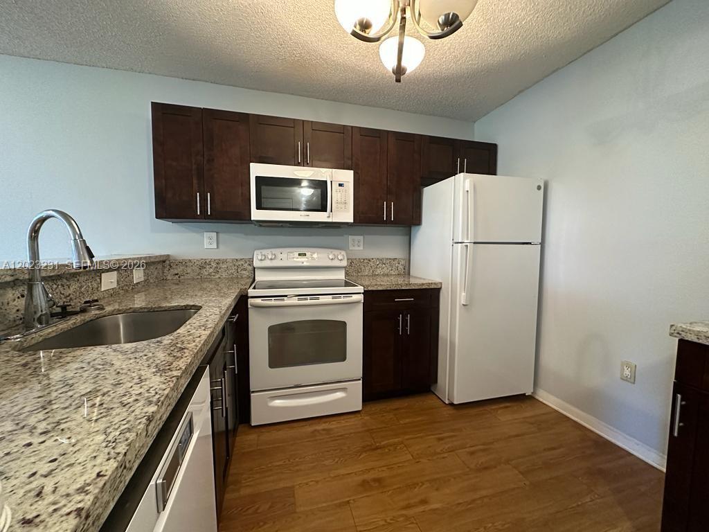 Villas De Venezia Condo