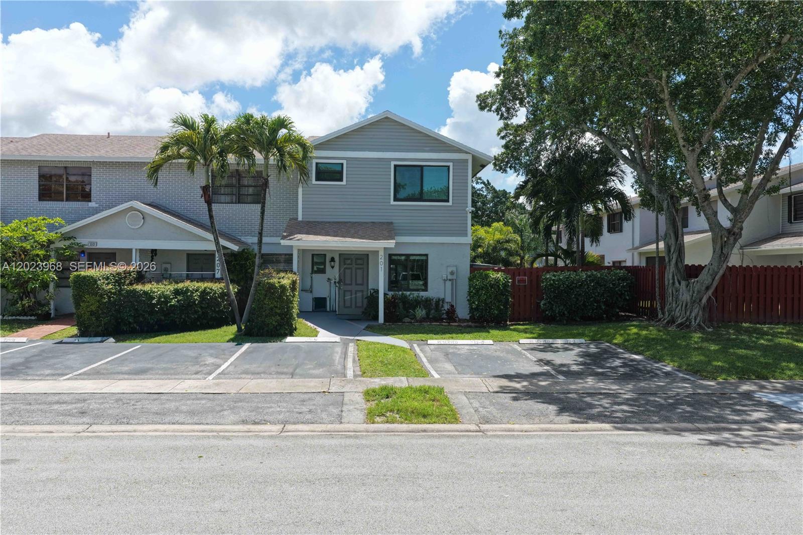 Pembroke Pointe Sec One