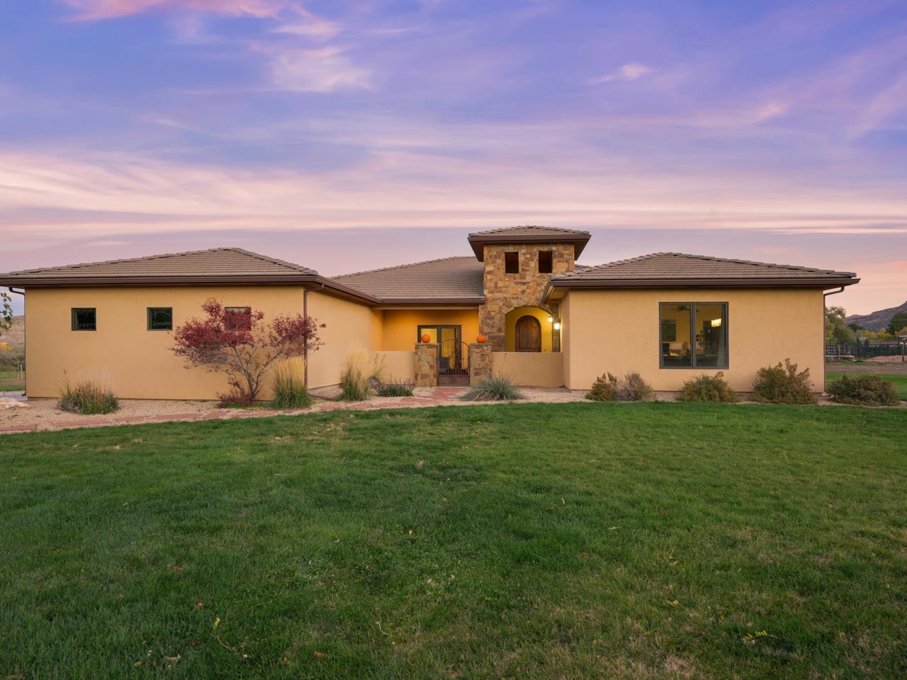 2103 Desert Hills Road