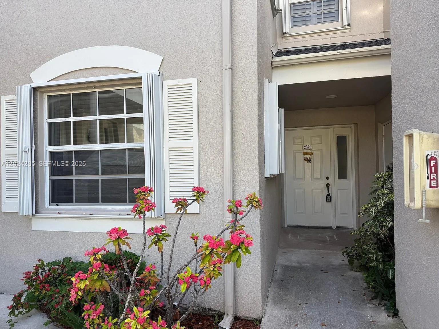 Keys Gate Condo No Six