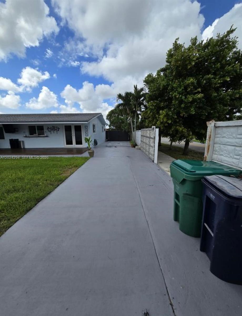 9591 SW 52nd Ter, Miami FL 33165