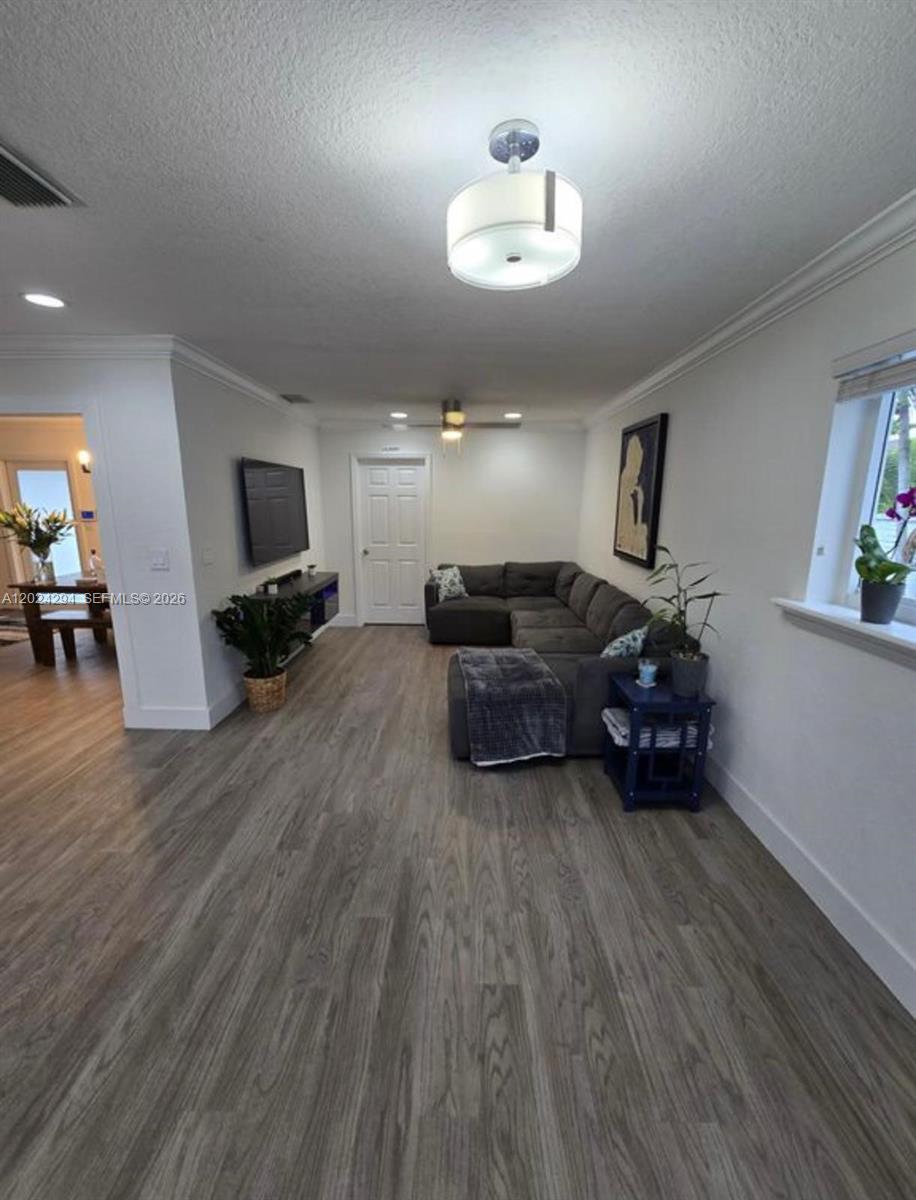 9591 SW 52nd Ter, Miami FL 33165
