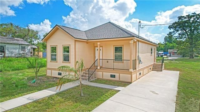 Homes for sale in New Orleans, LA | 2110 Mardi Gras Blvd, New Orleans, LA 70114 | MLS# 2559703
