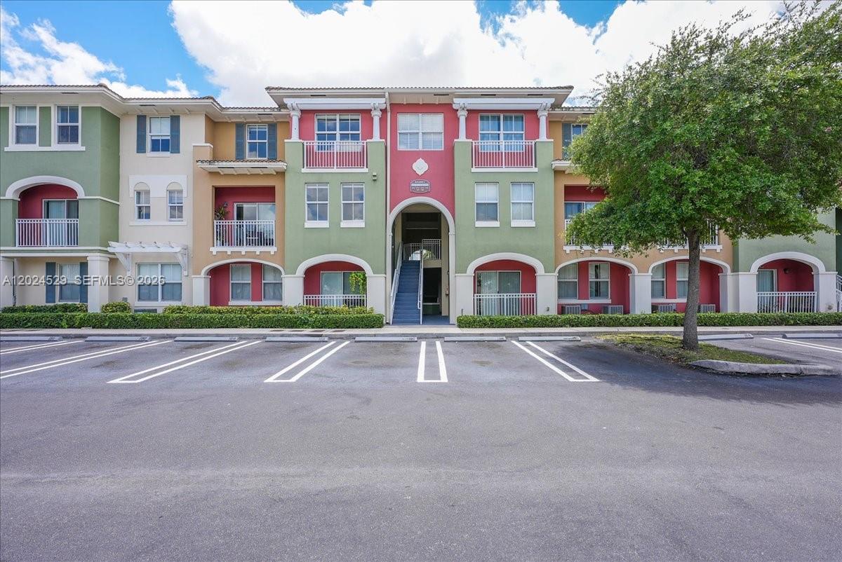 Promenade Shores At Doral