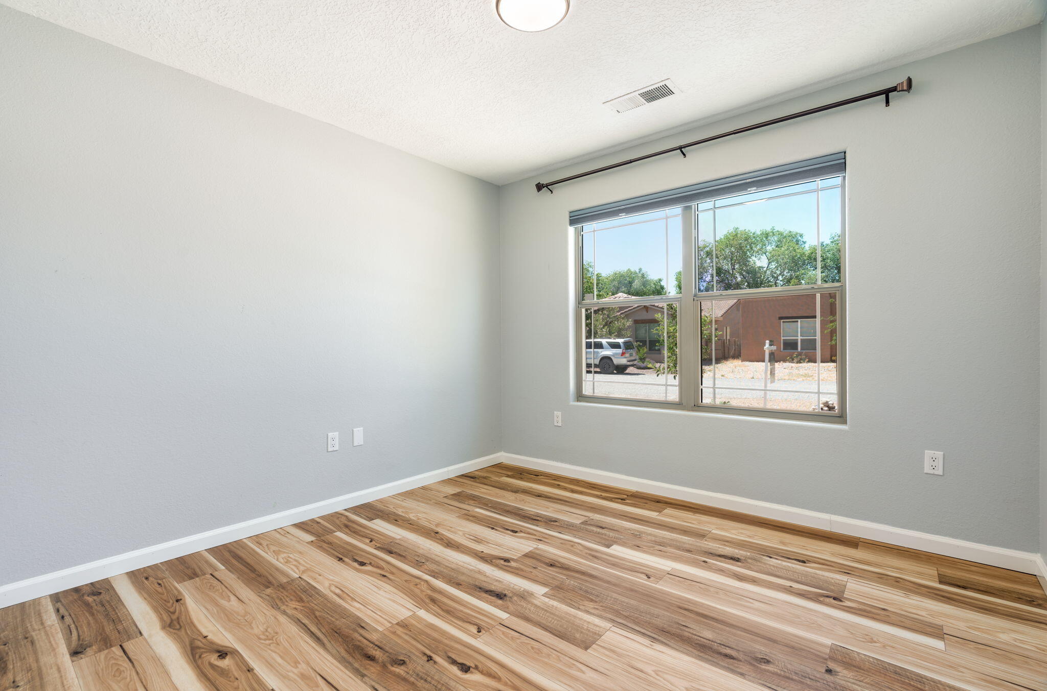 Photo 8 — 212 Riesling Road