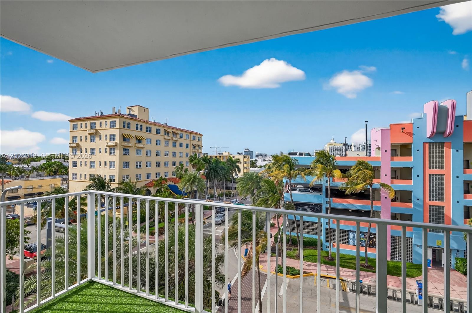 Islander Condo Apts