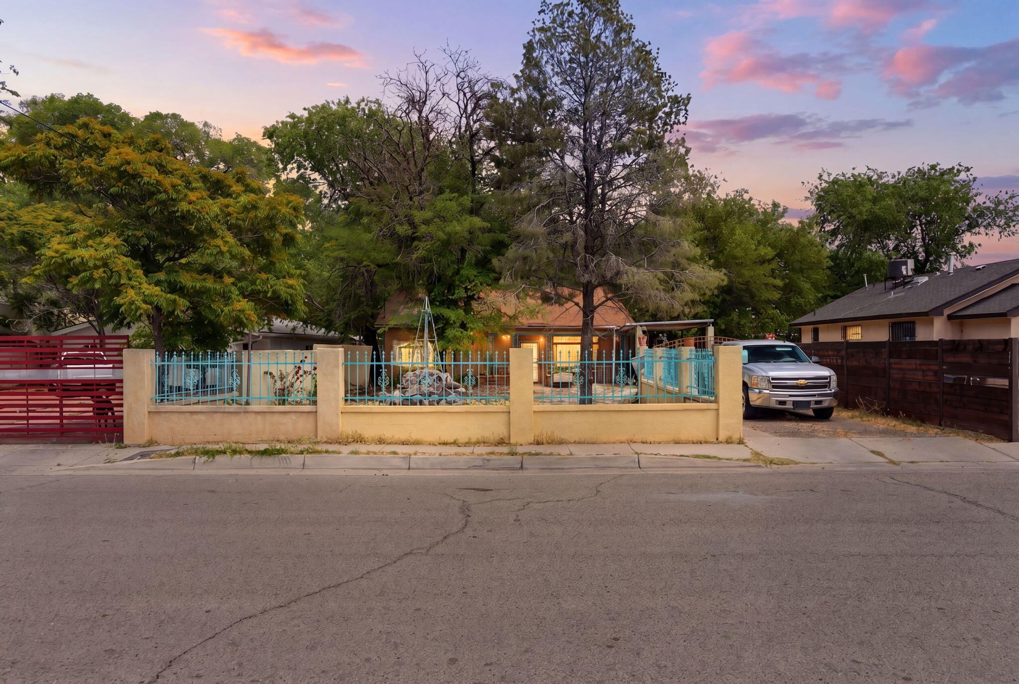 314 49th Street NW Albuquerque, NM 87105