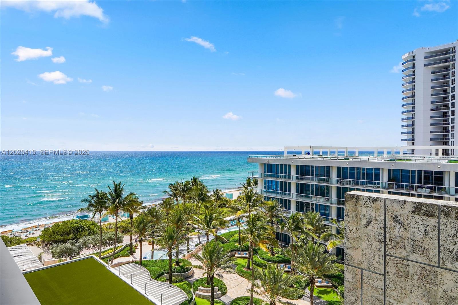 Central Carillon Beach