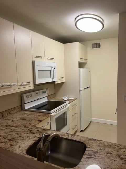 Lakes Of Jacaranda Condo