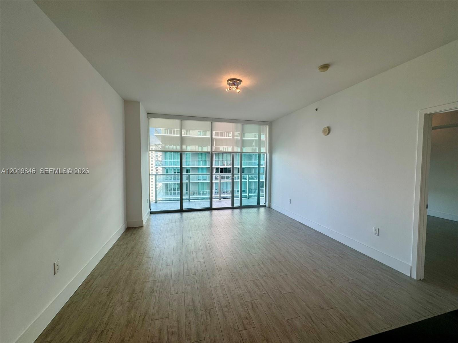 The Axis On Brickell Cond