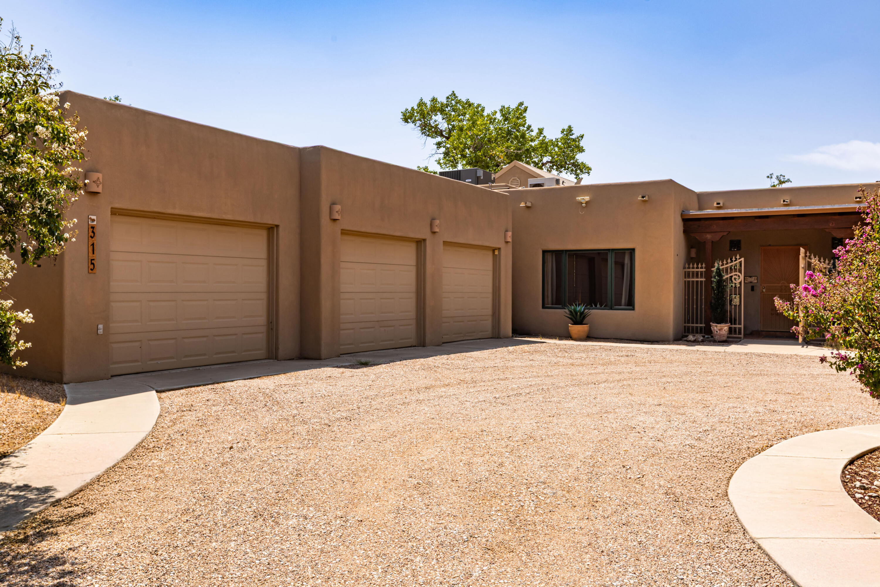 1st image of 315 Laguna Seca Ln Nw, Albuquerque, NM 87104 | MLS# 1104372