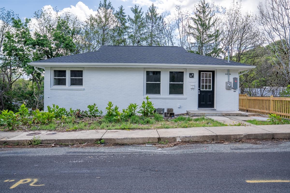 1205 BURNETT ST, Staunton, VA 24401