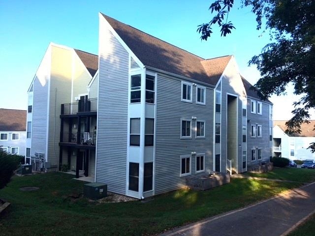 1384 HUNTERS RD exterior